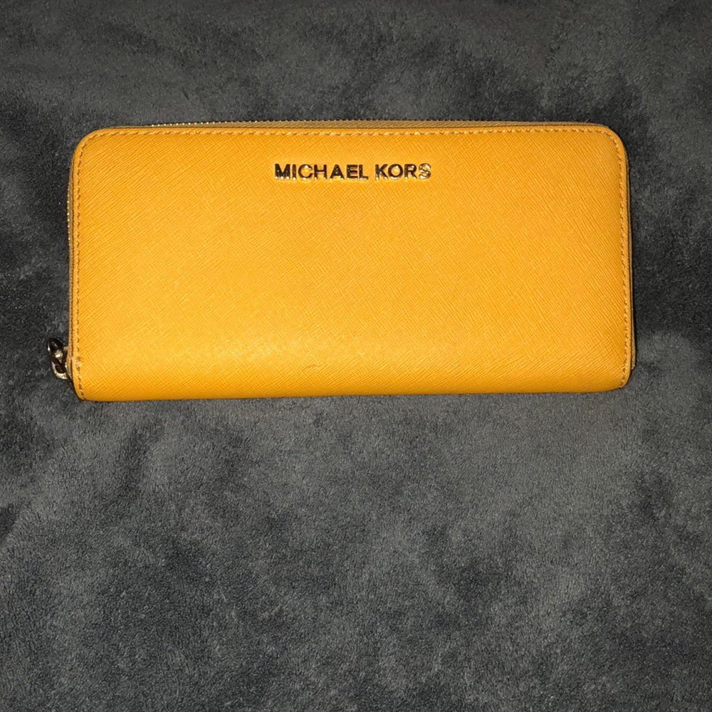 👝💛Michael Kors MUSTARD YELLOW Wallet💛👝